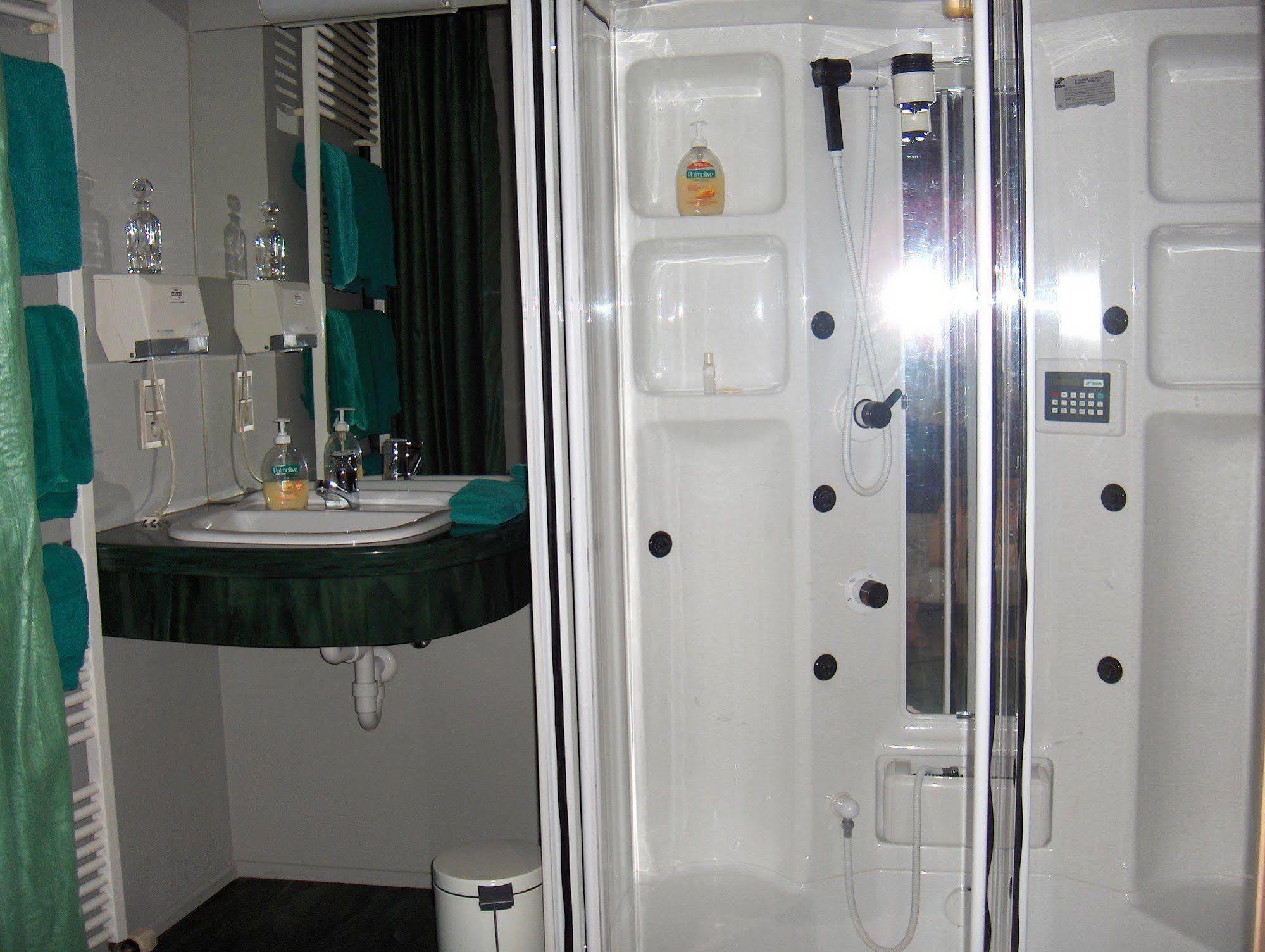 Hotel Duivels Paterke Harelbeeksestraat 29, 8500 Κόρτρικ Εξωτερικό φωτογραφία